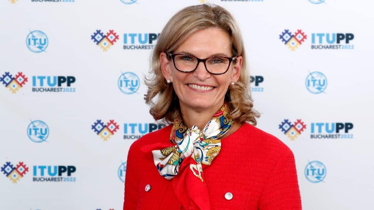 Doreen Bogdan-Martin será la primera mujer en la historia en dirigir la agencia de comunicación de la ONU