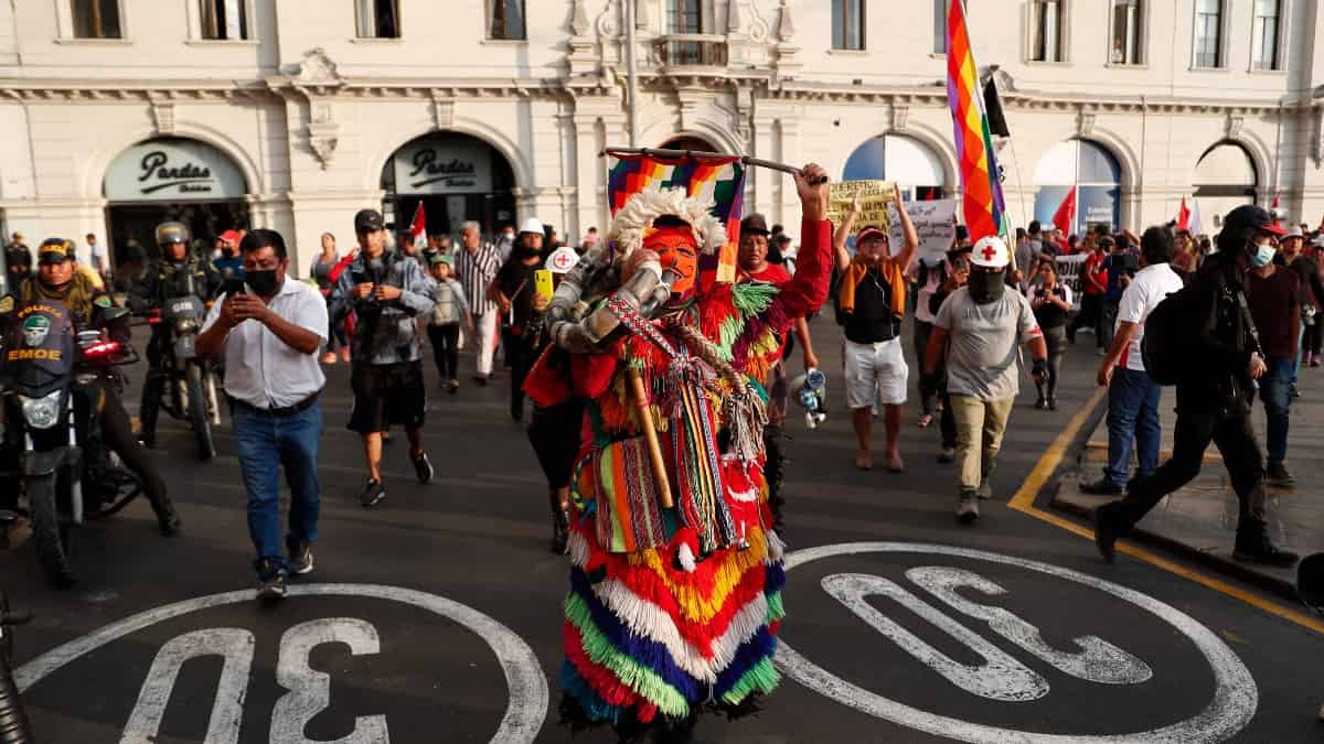 “Los grupos que se están movilizando solo buscan violencia”: excongresista peruano