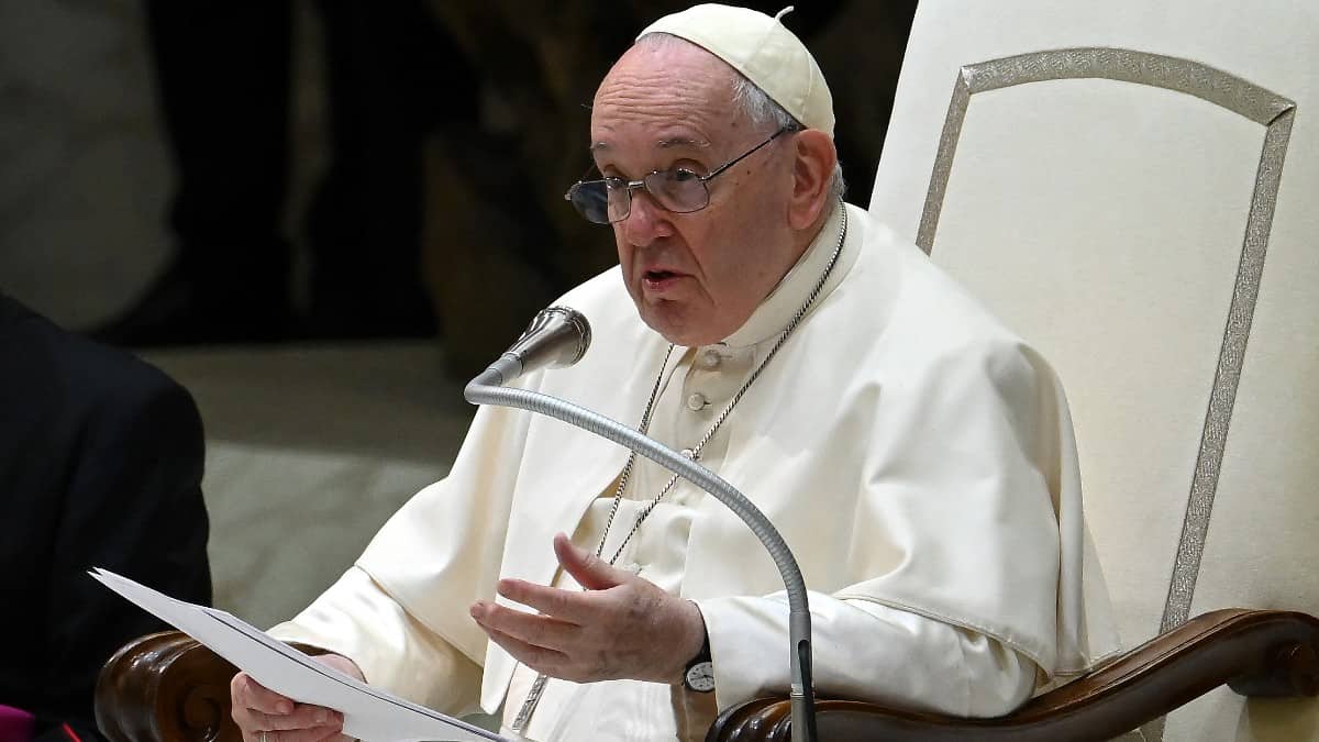 El papa Francisco revela que su antecesor Benedicto XVI se encuentra “muy enfermo”