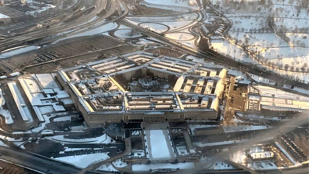 Pentágono mostró las primeras imágenes del objeto que sobrevolaba Alaska, EE. UU.