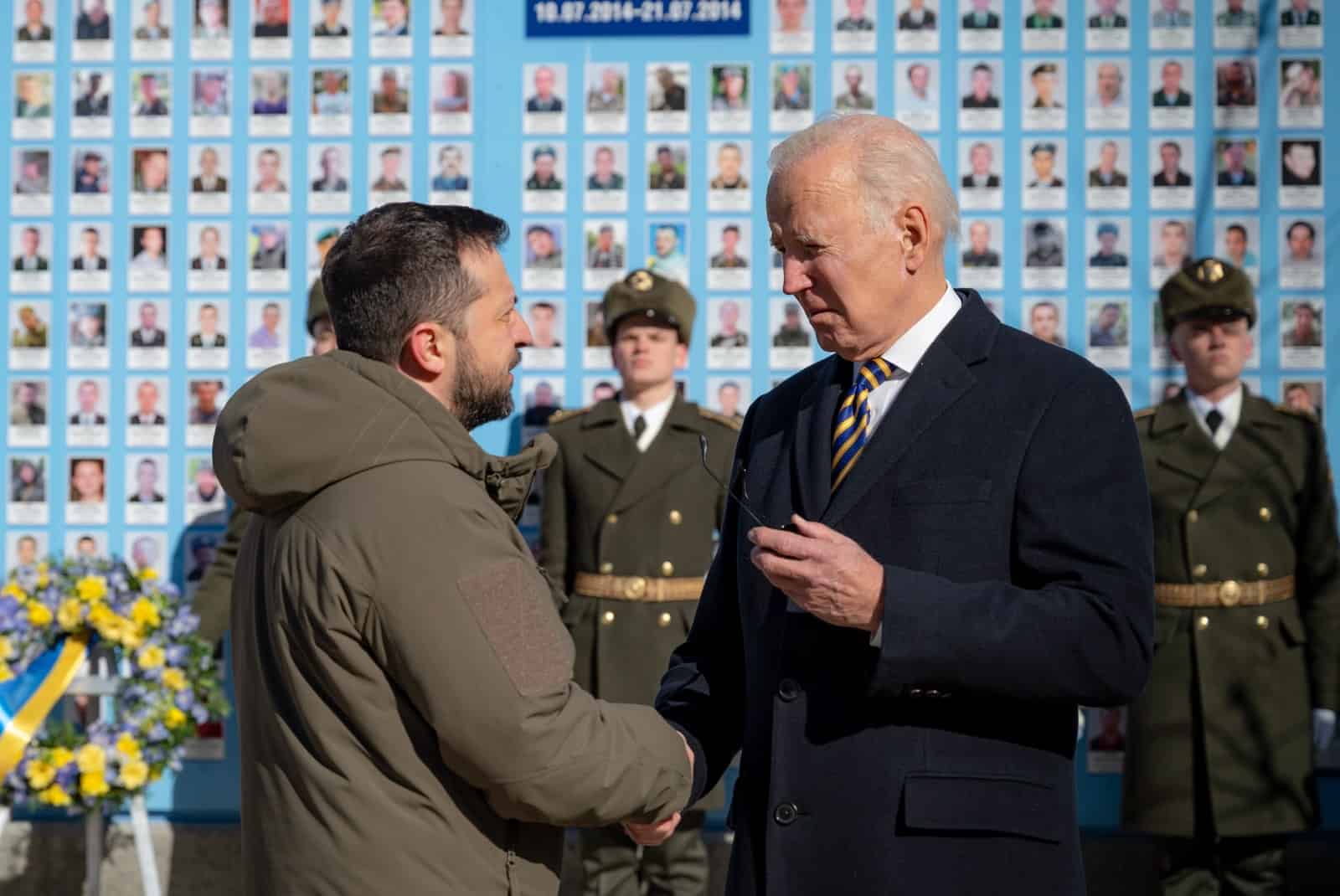 Biden entrega más ayuda a Zelenski para resistir ante ofensiva rusa