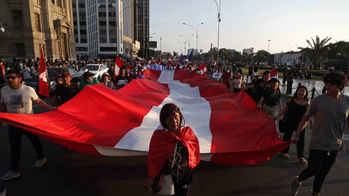 Nuevas protestas en medio de la crisis política y social en Perú