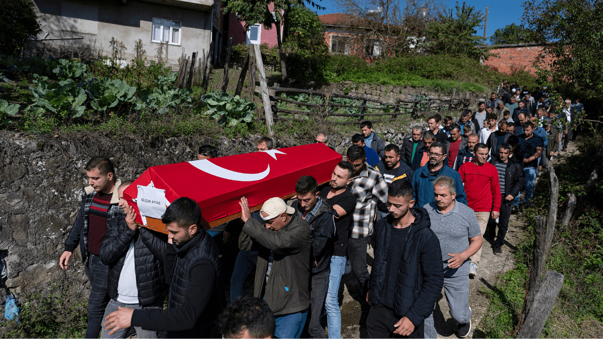 Al menos 41 mineros muertos deja una explosión en una mina de carbón en Turquía