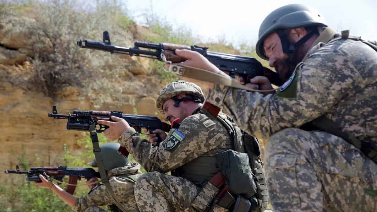 Militares ucranianos (AFP) EEUU anunció un nuevo paquete de ayuda militar de 775 millones de dólares para Ucrania