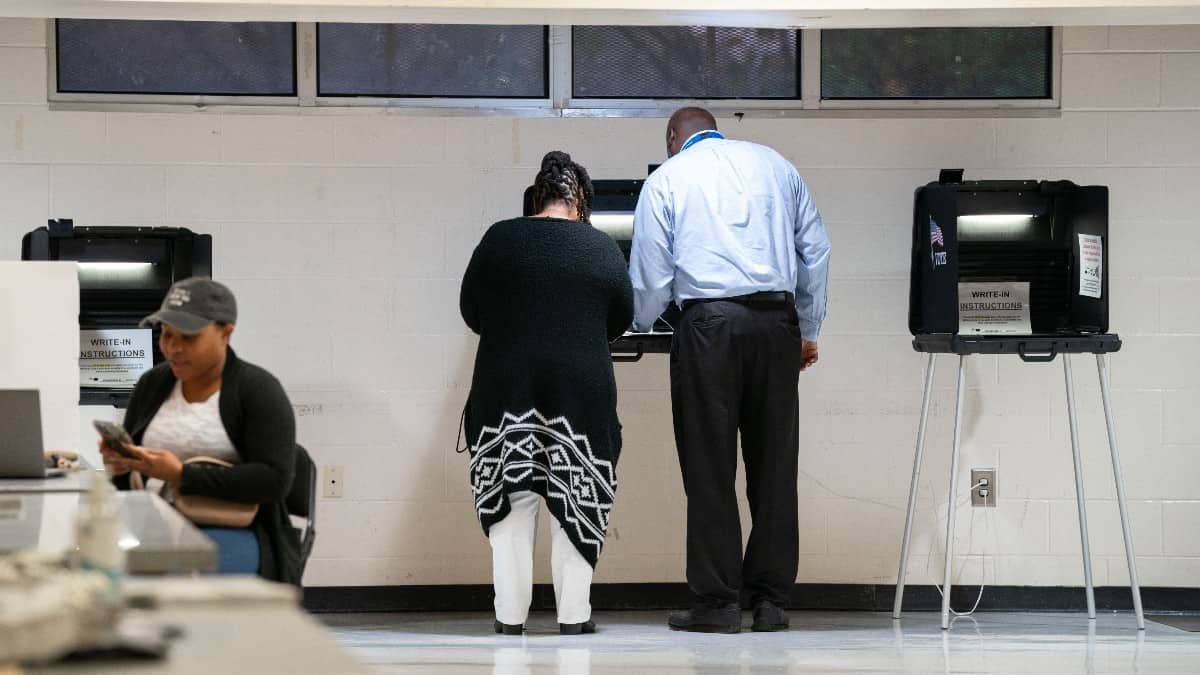 Abren los puestos de votación en las elecciones de medio término de EE.UU.