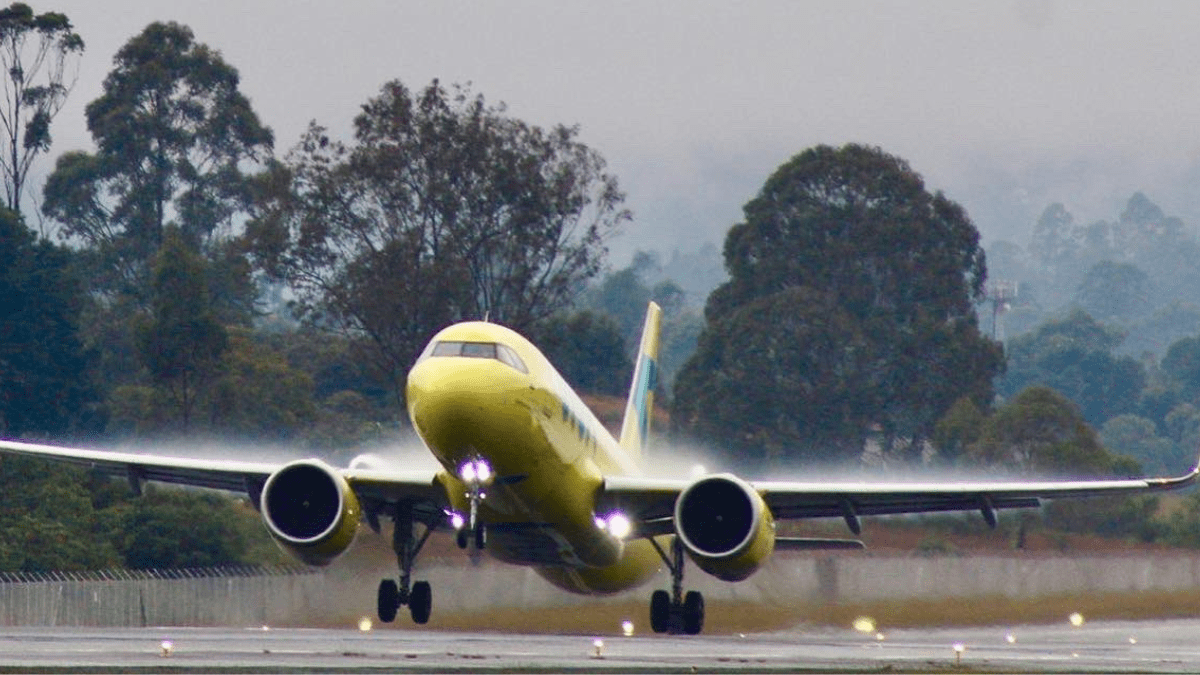 Caos en Colombia por la suspensión de operaciones de la aerolínea Viva Air