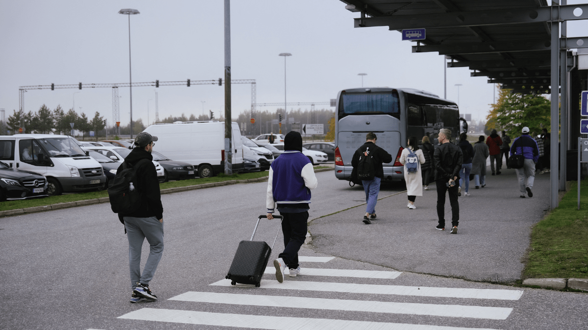 Finlandia anuncia que cerrará su frontera a los turistas rusos a partir de la media noche de este jueves