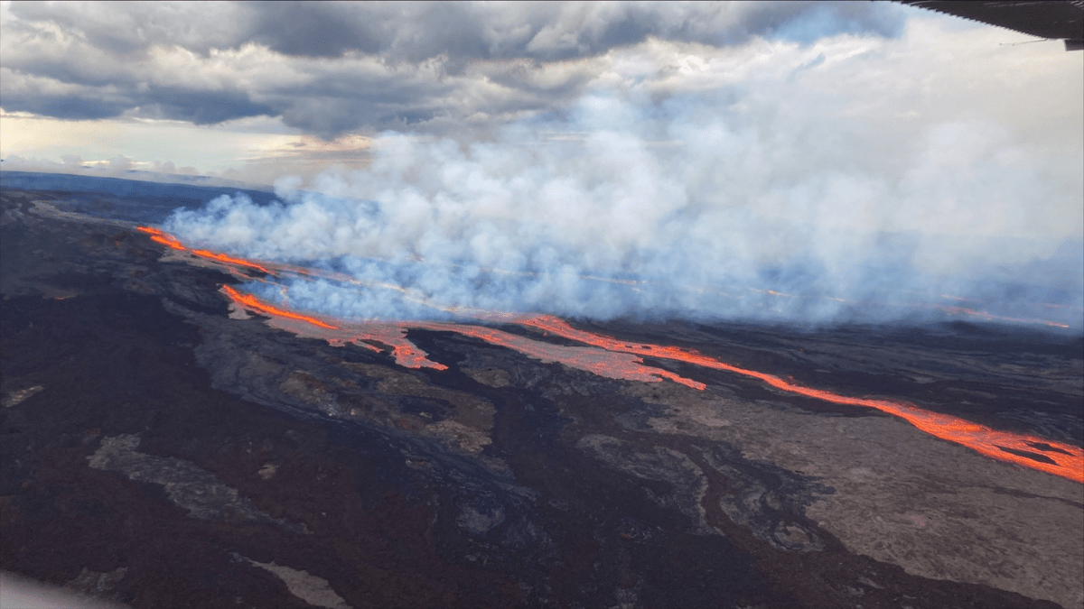 Alerta en Hawái por erupción del volcán Mauna Loa por primera vez en 40 años
