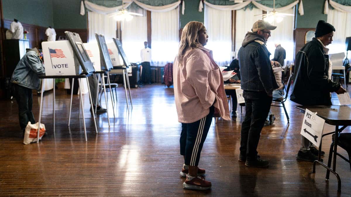 Avanza la votación en las elecciones de medio término en Estados Unidos