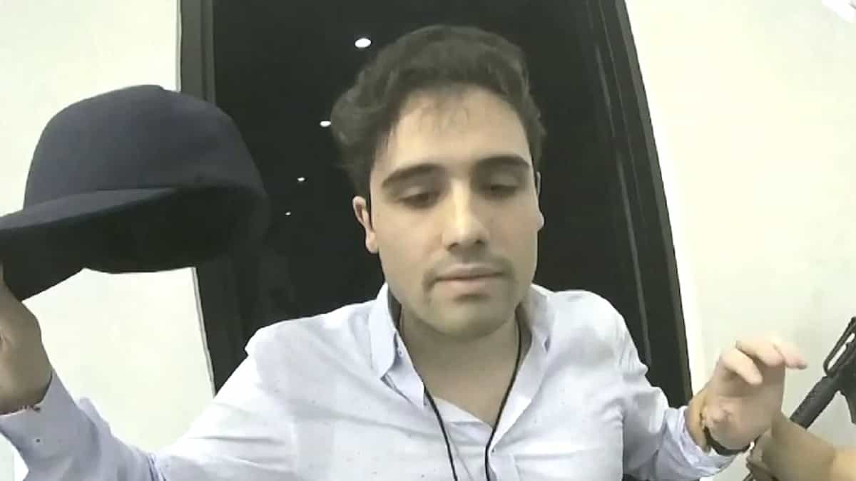 Capturan al hijo del Chapo Guzmán en Culiacán, México, tras un operativo militar.