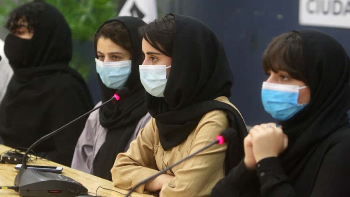 México recibe a tres mujeres que huyeron de Afganistán como parte de su programa de refugio