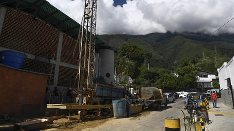 AFP| Perforar pozos de agua, un negocio creciente en una Caracas a secas
