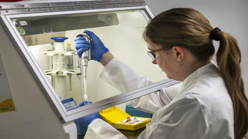 Restricciones de movimiento comienzan a frenar expansión de virus en Alemania