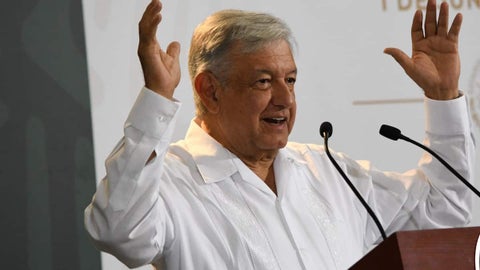 AMLO defendió la contratación de médicos cubanos en México