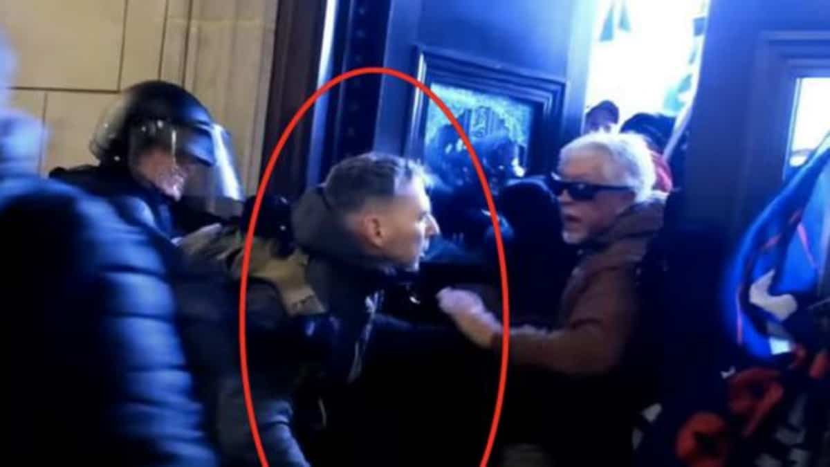 Imágenes del asalto al Capitolio que señalan al oficial de la Infantería de Marina. Foto: Cortesía