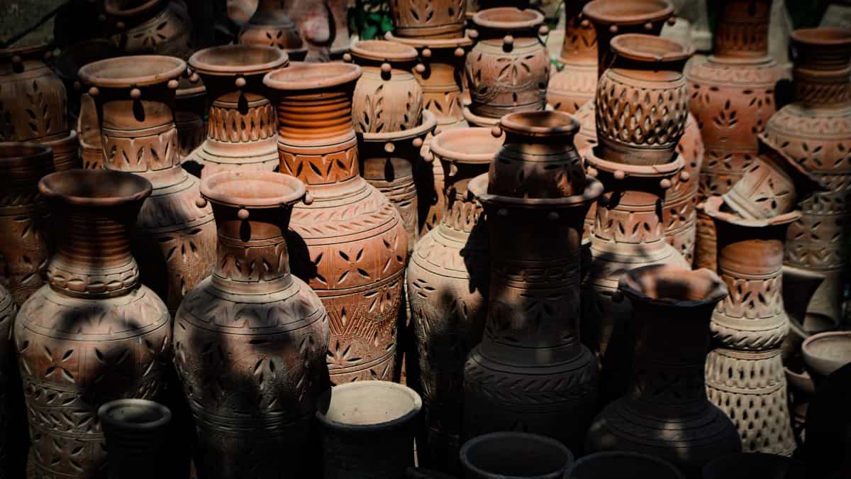 Científicos descubren misteriosas vasijas antiguas de piedra en la India
