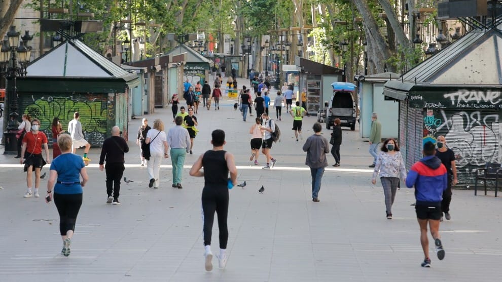 Españoles autorizados a salir a la calle este sábado tras duro aislamiento por el coronavirus