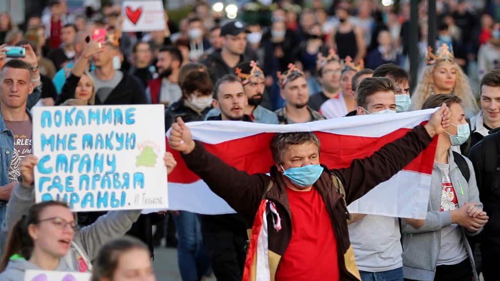 Lukashenko enfrenta el desconocimiento y nuevas jornadas de protestas tras investidura en secreto