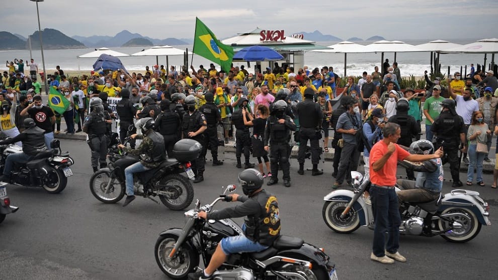 Brasileños van a las calles para manifestarse a favor y en contra de Bolsonaro