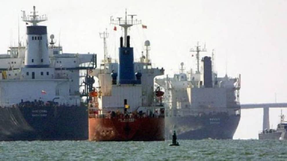 Buques petroleros venezolanos estarían varados en el mar a la espera de un país comprador