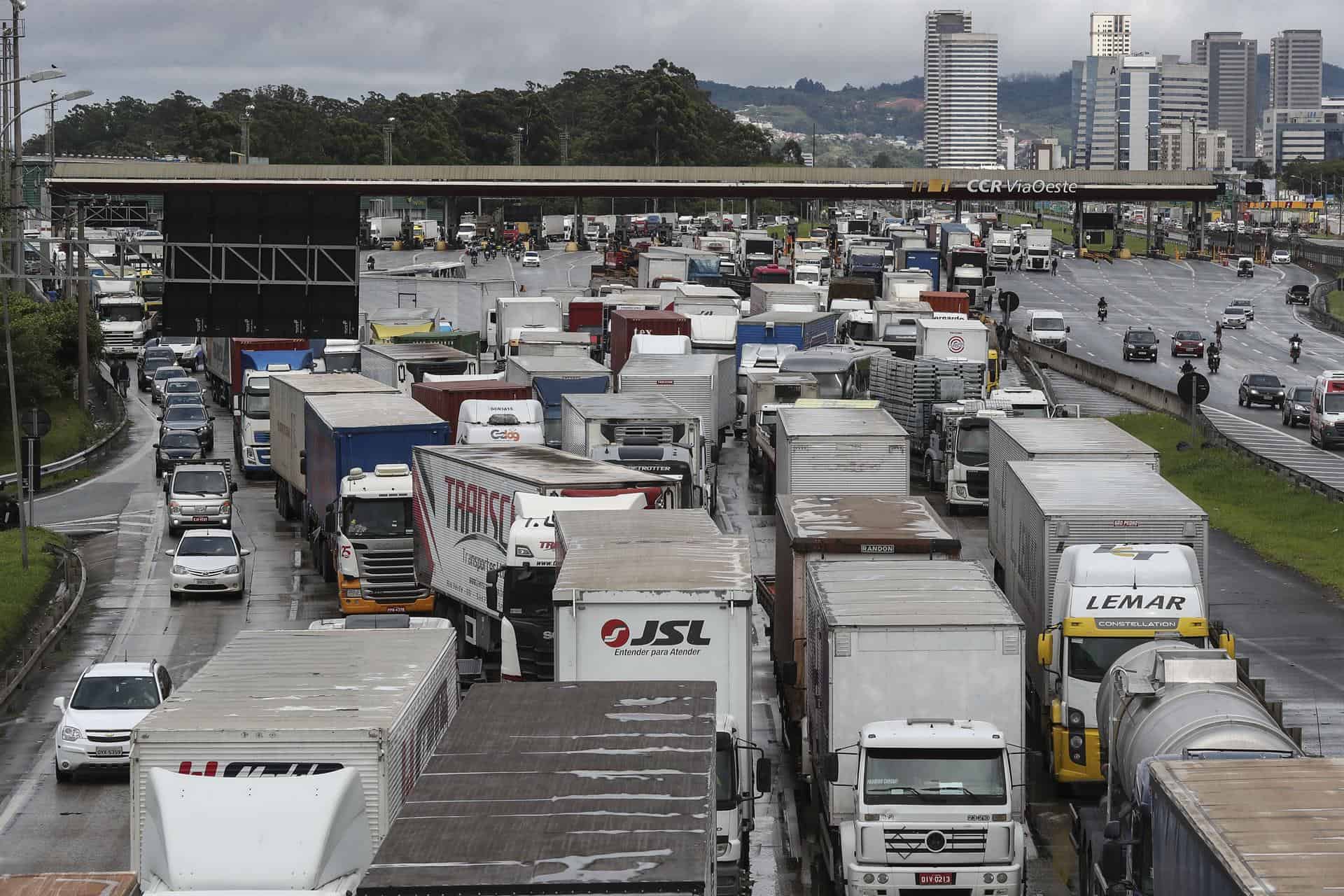 Brasil: 27 estados amanecen bloqueados por parte de camioneros simpatizantes de Bolsonaro