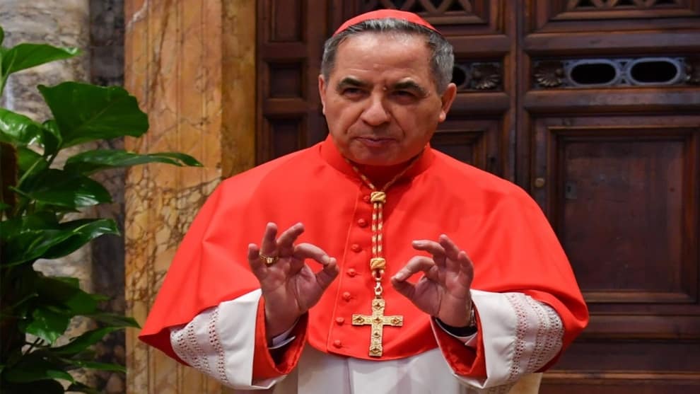 Destacado cardenal del Vaticano renuncia extrañamente a su cargo