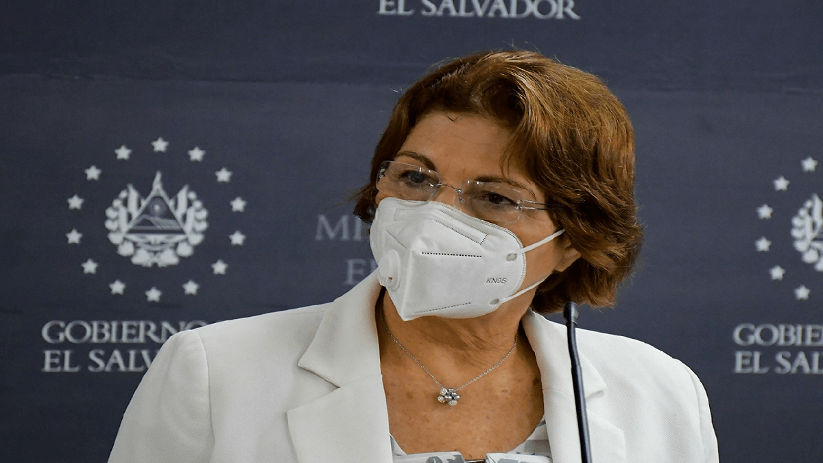 El Salvador reabrirá escuelas en forma semipresencial el 6 de abril