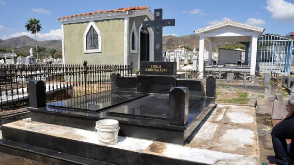 Profanan tumbas en cementerio de Valencia para llevarse los dientes de oro