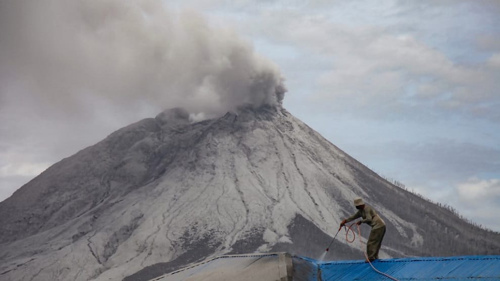 Guayaquil amanece cubierta de cenizas emitida por el volcán Sangay