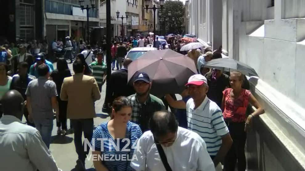 Venezolanos se registran en censo automotor