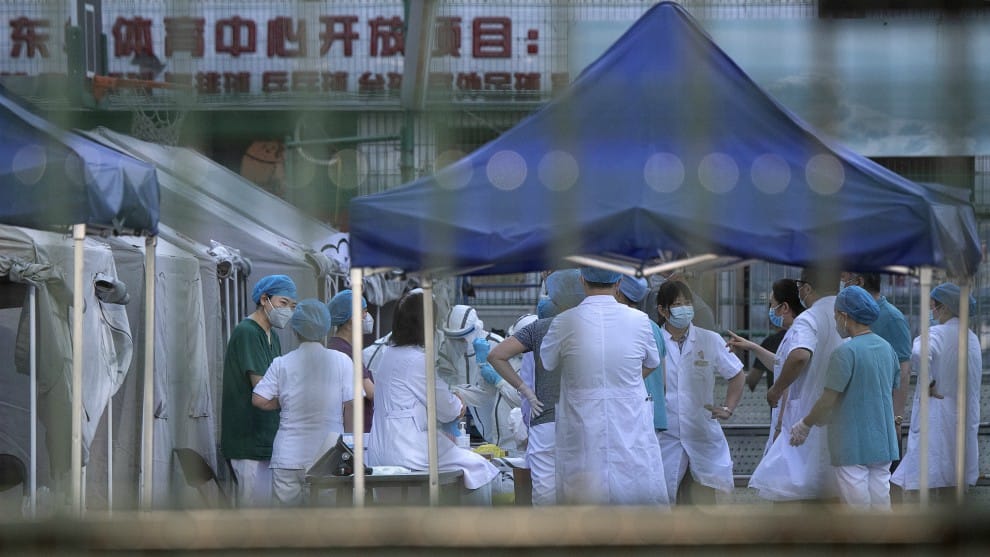 China toma fuertes medidas para intentar frenar rebrote de COVID-19 en la capital