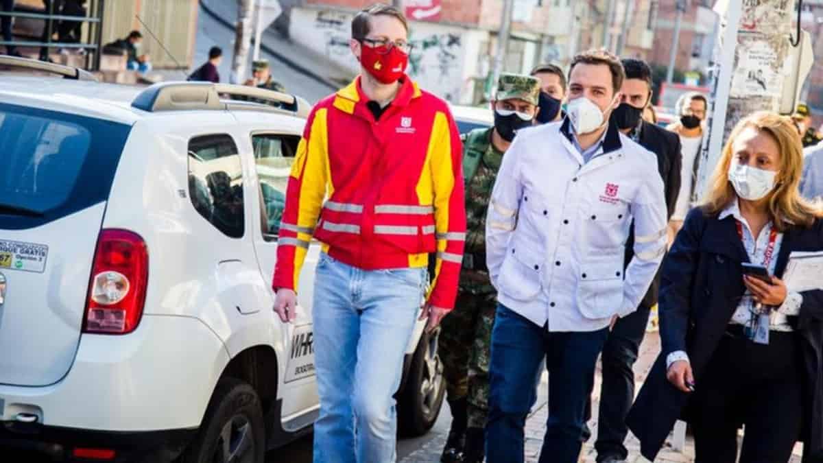 Las autoridades sanitarias en Colombia siguen con su labor en medio de la pandemia. Foto: Q24N