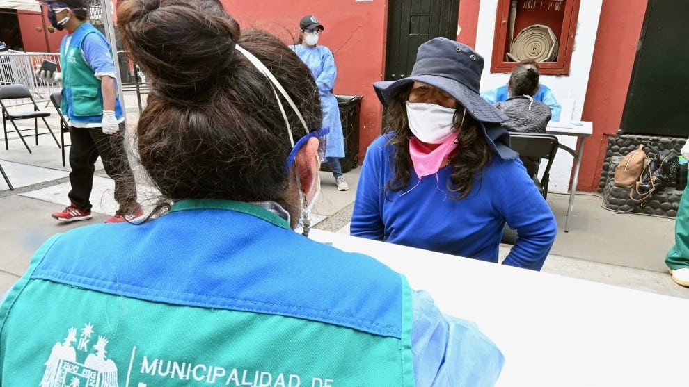 Perú fabrica respiradores y refuerza su frontera con Ecuador ante coronavirus