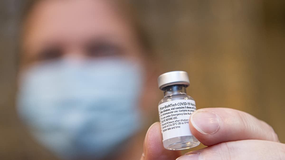 La pandemia empieza el año con una cifra récord de casi 14.000 muertes al día