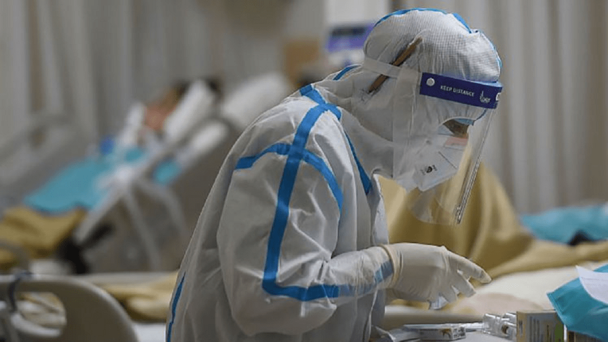 Personal sanitario de España / Foto tomada de Prensa Latina España sale del riesgo extremo de covid-19 con una incidencia de 235 casos