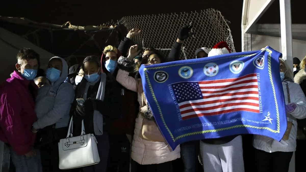 Cientos de cubanos solicitantes de asilo bloquearon puente entre México y EE. UU.