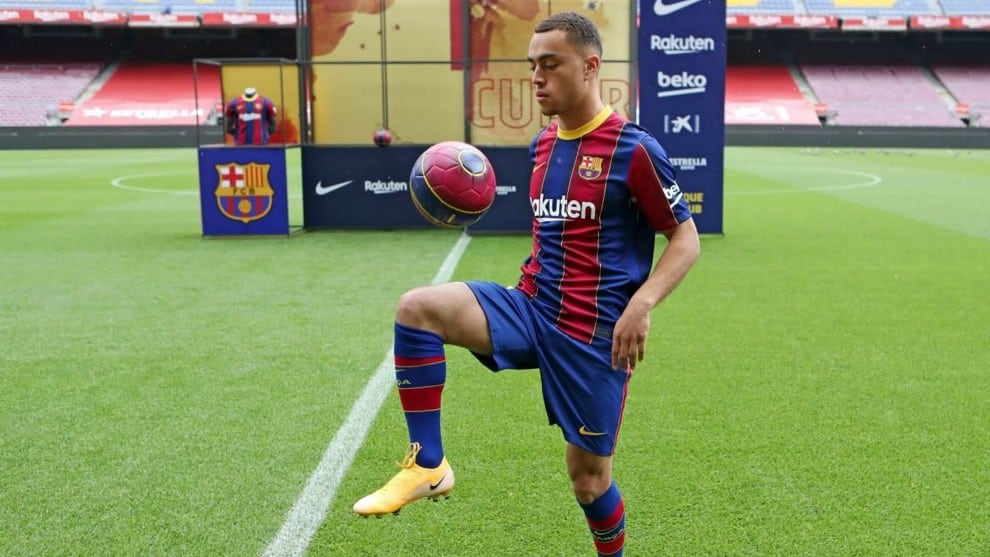 La penosa presentación del nuevo jugador del Barcelona que ha provocado risas
