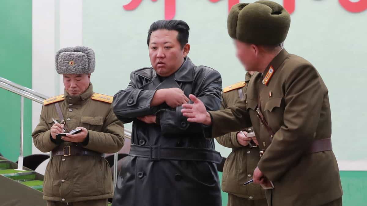 ¡A caballo! Kim Jong-un reapareció en una extraña propaganda