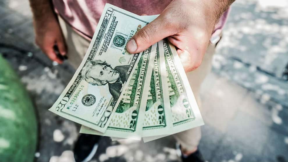 Dólar paralelo se dispara en Venezuela y pulveriza el salario a menos de $2 mensuales