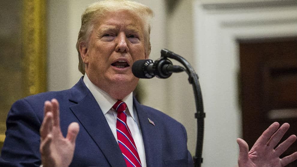 Trump prohíbe entrada a extranjeros que hayan estado en Brasil