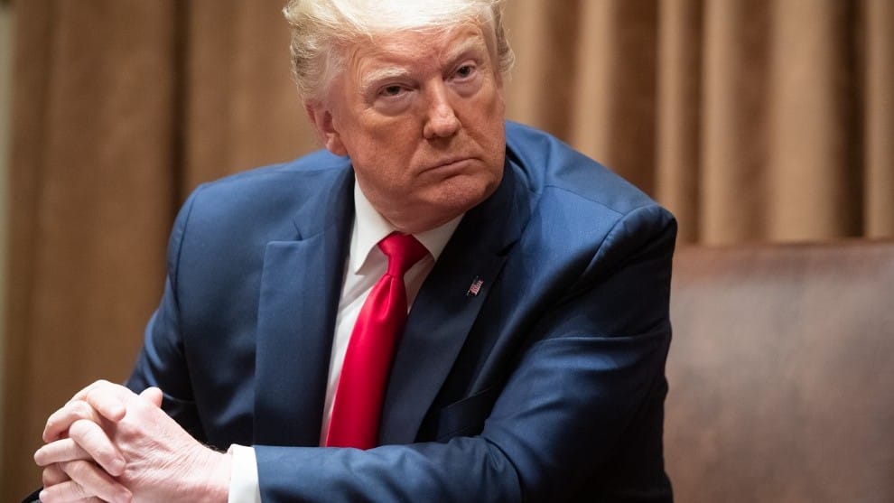 Trump insinúa a cadena de televisión que despida a una de sus reporteras