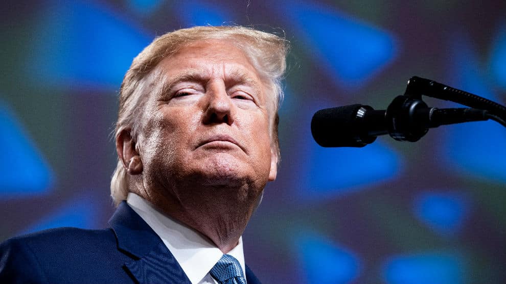 Trump llama a Biden “títere del castrochavismo” en acto con líderes latinos