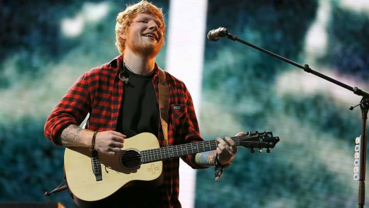 Ed Sheeran donó figura de Lego hecha por él
