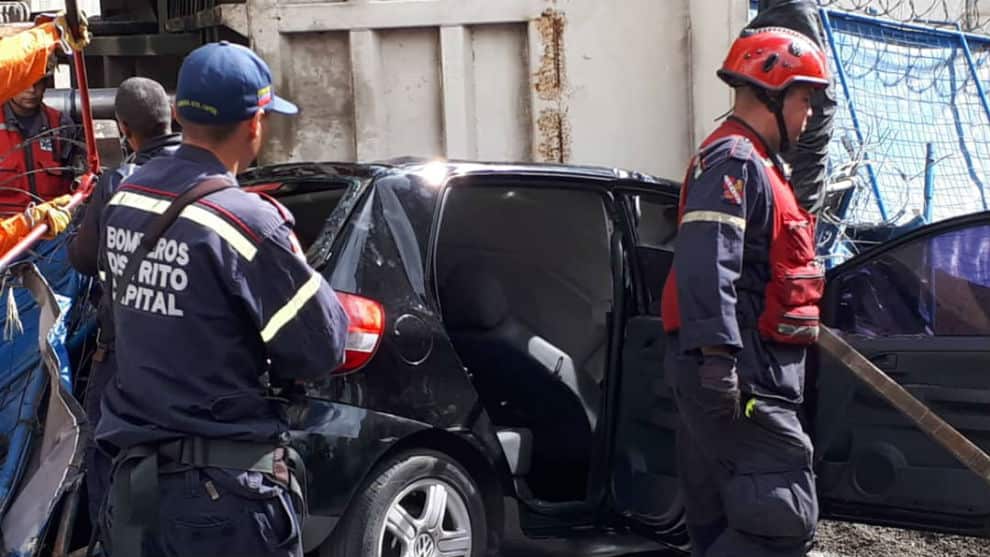 Camión volteo aplastó un vehículo en El Rosal provocando un muerto El Rosal