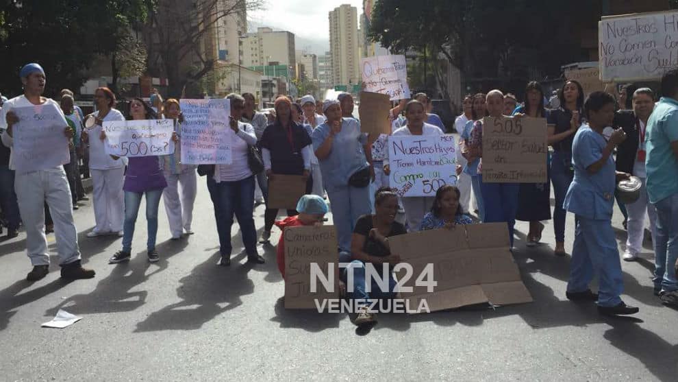 Enfermeros protestan
