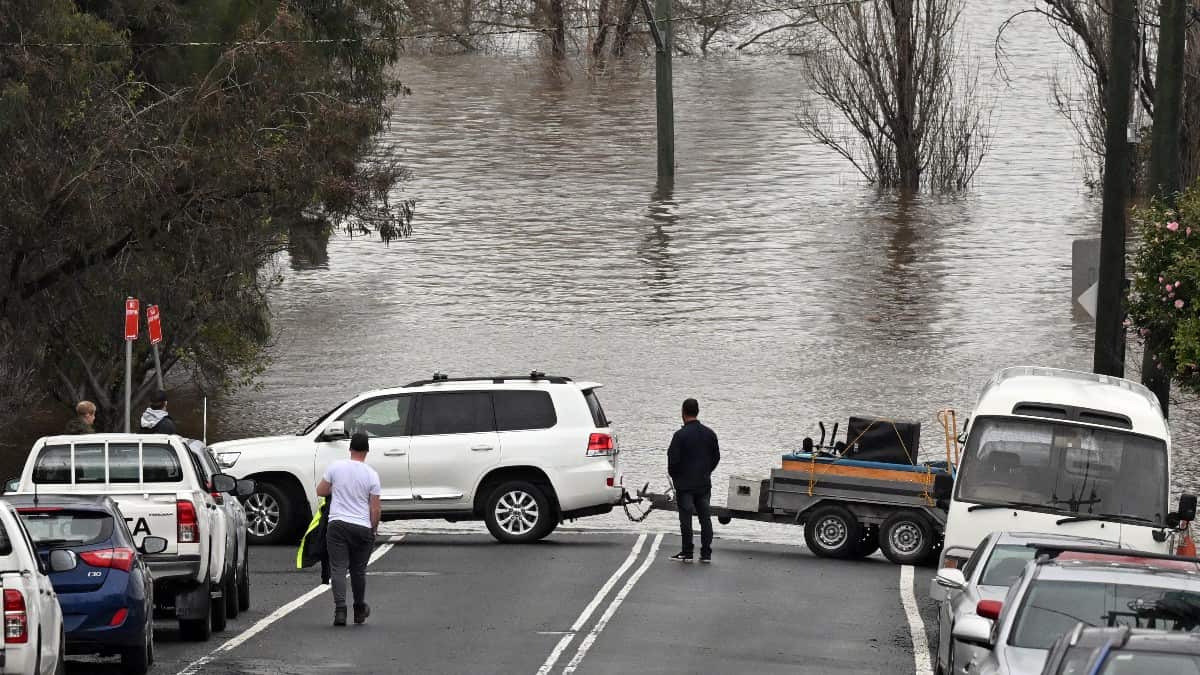 Inundaciones en Australia desplazan a miles de personas