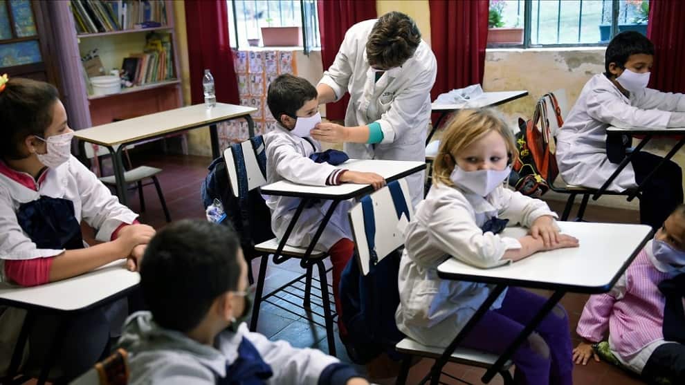 El gobierno italiano promete reabrir las escuelas en septiembre