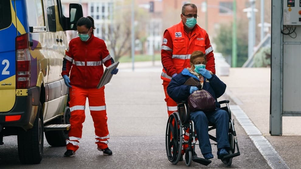 Mortalidad por coronavirus en España aumenta 32 % con 1.326 fallecidos
