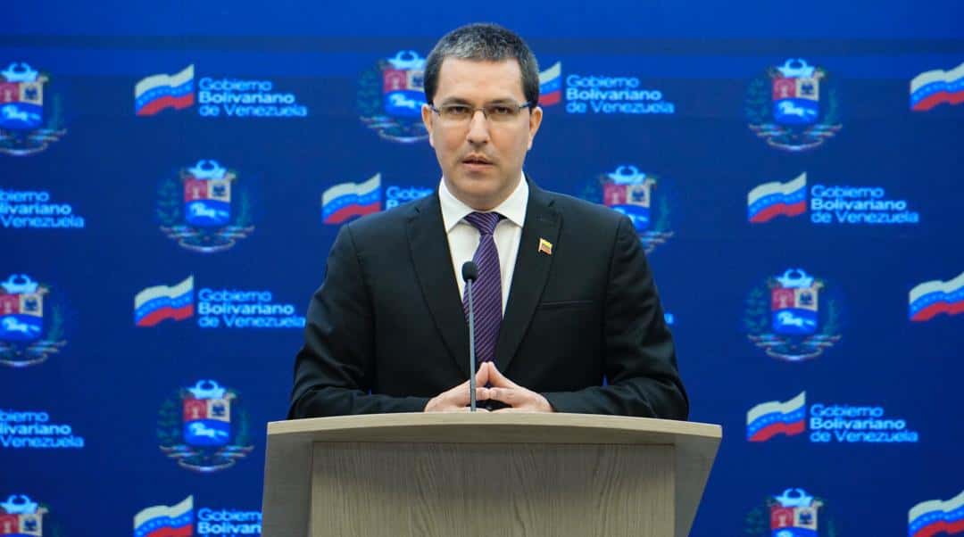 Régimen venezolano insiste en que las sanciones “han impedido” la compra total de vacunas