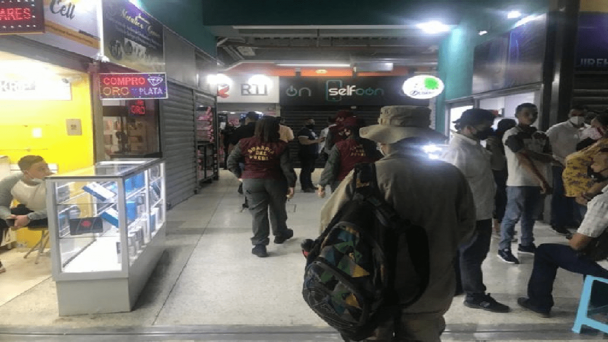 Fiscalizan centro comercial donde diputado chavista amenazó con un arma a una comerciante